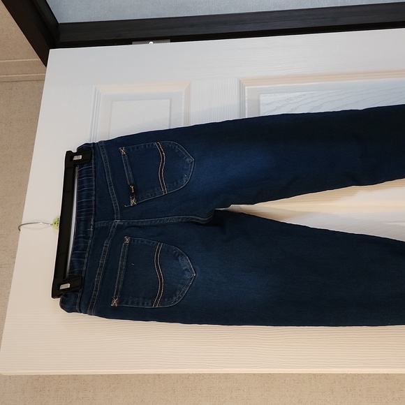 Jeans 10/12 - Picture 2 of 3